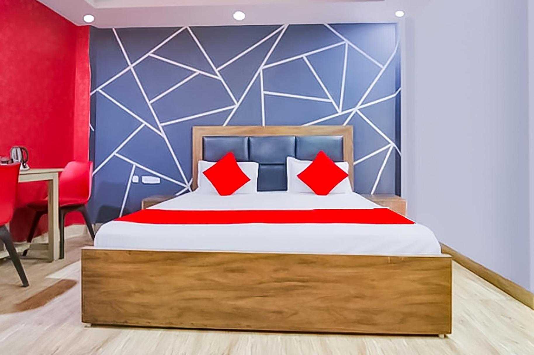 Near Nizamuddin Railway Station Hotel 3*