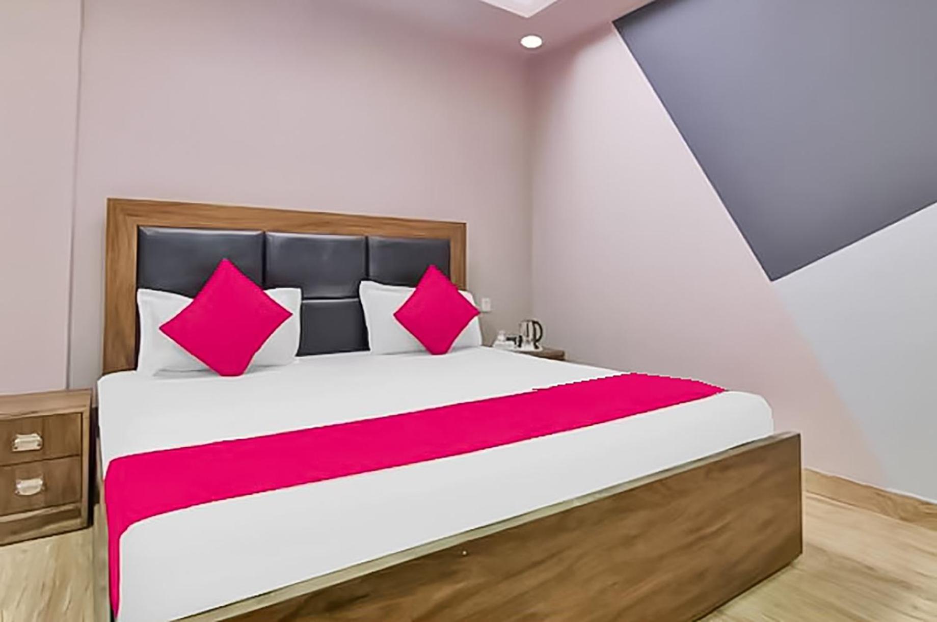 Hotel Near Nizamuddin Railway Station New Delhi
