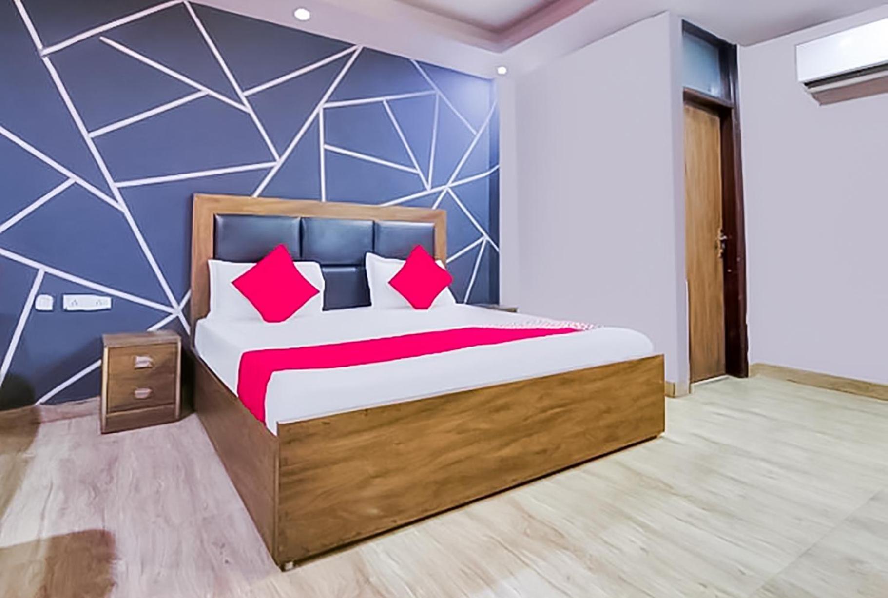 Hotel Near Nizamuddin Railway Station New Delhi