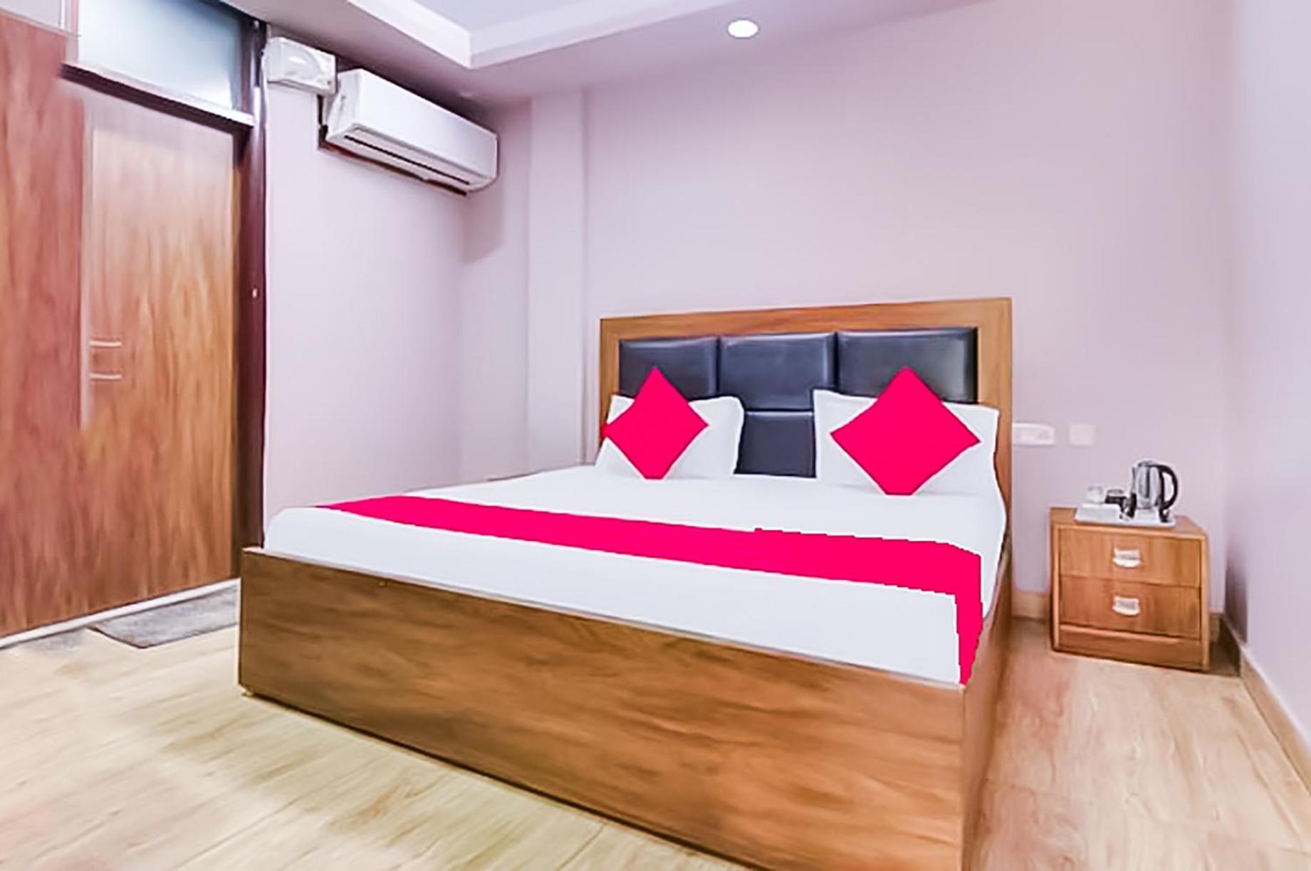 Near Nizamuddin Railway Station Hotel